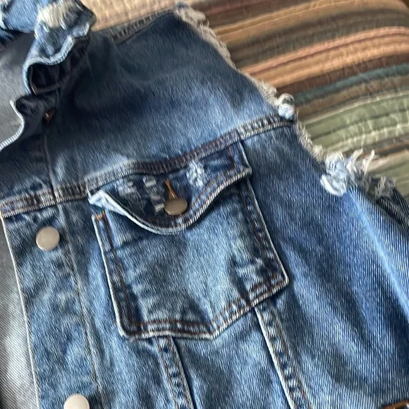 Wild fable distressed denim vest xl - Picture 4 of 6